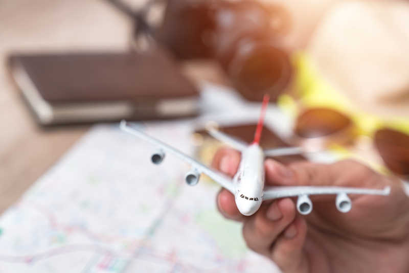 飞行员模仿飞行路线的图像